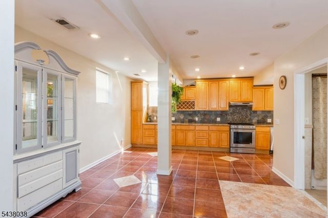 221 Madison St, Linden City, NJ 07036