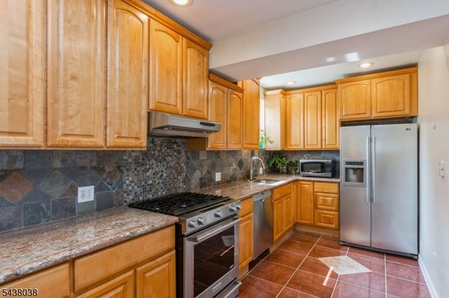 221 Madison St, Linden City, NJ 07036