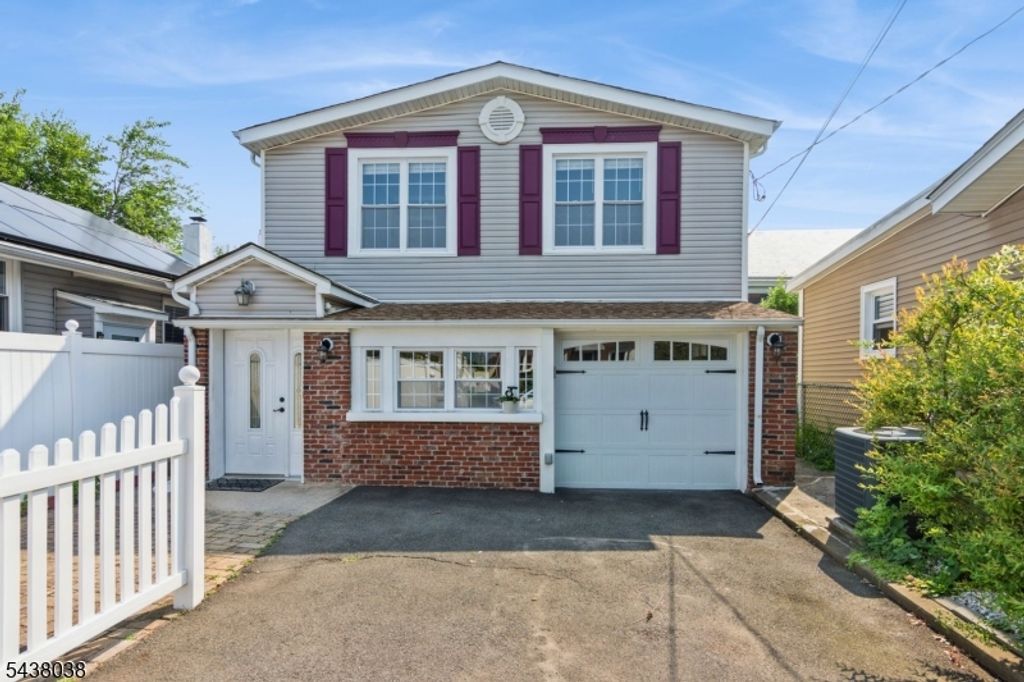 221 Madison St, Linden City, NJ 07036