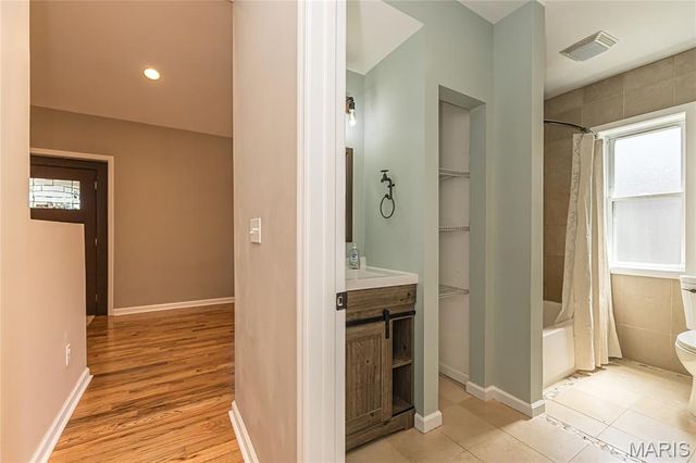 8928 Tudor Avenue, Overland, MO 63114