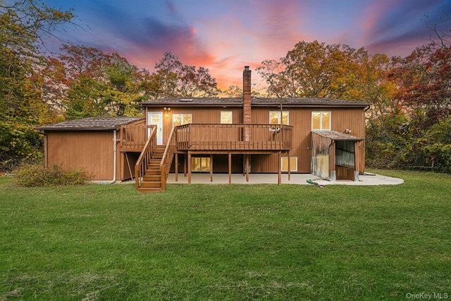 2074 motor parkway, Hauppauge, NY 11749