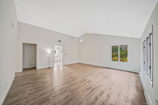 2074 motor parkway, Hauppauge, NY 11749