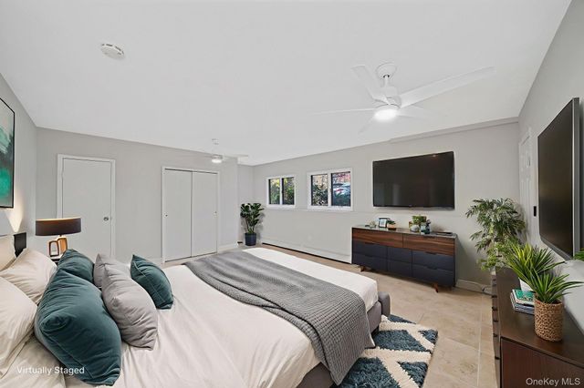 2074 motor parkway, Hauppauge, NY 11749