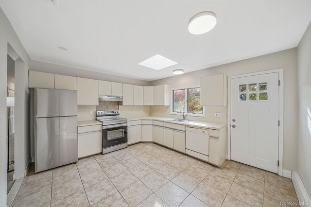 2074 motor parkway, Hauppauge, NY 11749