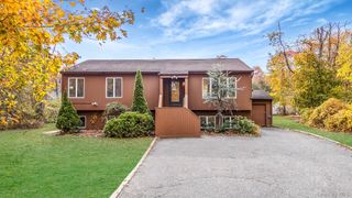 2074 motor parkway, Hauppauge, NY 11749