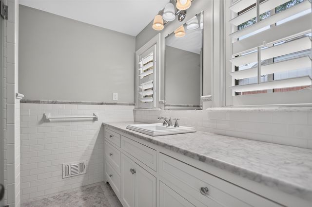 6811 Bradbury Lane, Dallas, TX 75230