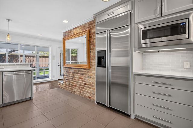 6811 Bradbury Lane, Dallas, TX 75230