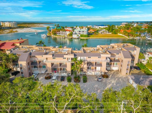 936 PINELLAS BAYWAY S T10, St Petersburg, FL 33715