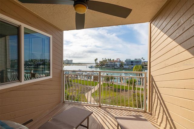 936 PINELLAS BAYWAY S T10, St Petersburg, FL 33715