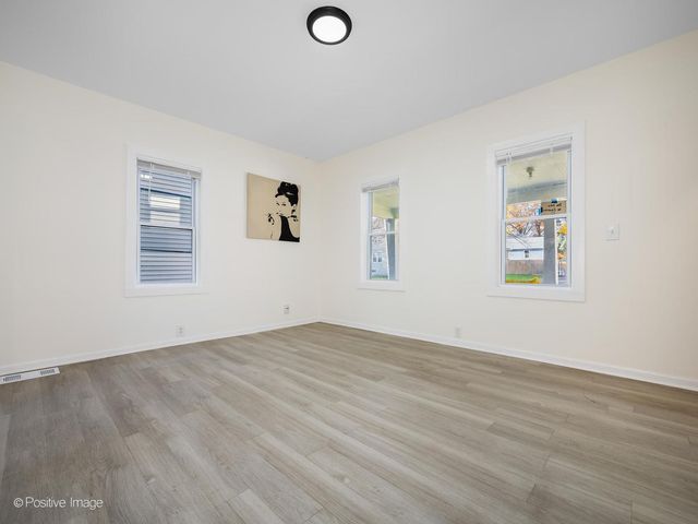 547 S Martin Luther King Jr Avenue, Waukegan, IL 60085