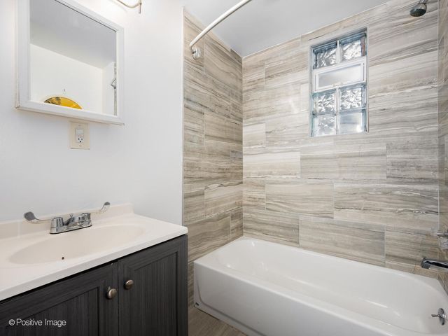 547 S Martin Luther King Jr Avenue, Waukegan, IL 60085