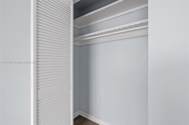 1300 NE 191st St A203, Miami, FL 33179