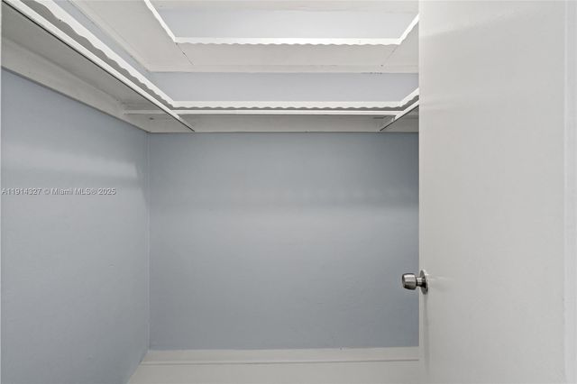 1300 NE 191st St A203, Miami, FL 33179