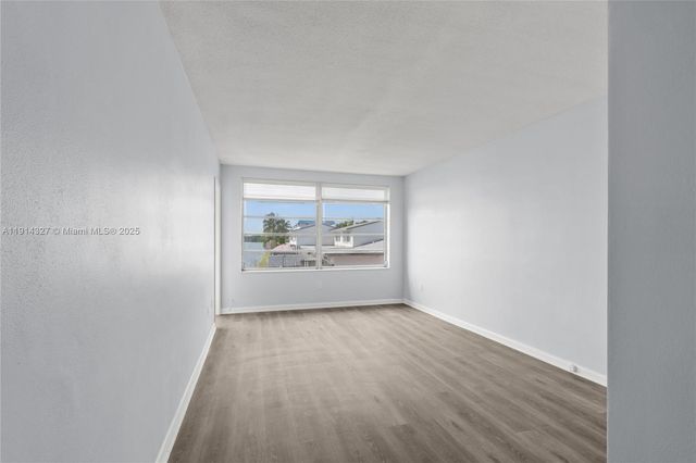 1300 NE 191st St A203, Miami, FL 33179