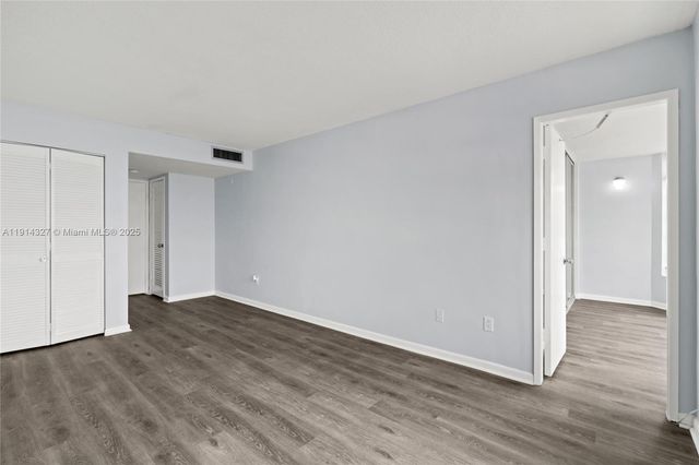 1300 NE 191st St A203, Miami, FL 33179