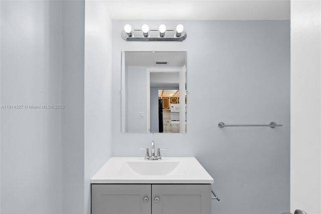 1300 NE 191st St A203, Miami, FL 33179