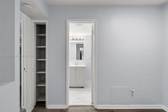 1300 NE 191st St A203, Miami, FL 33179