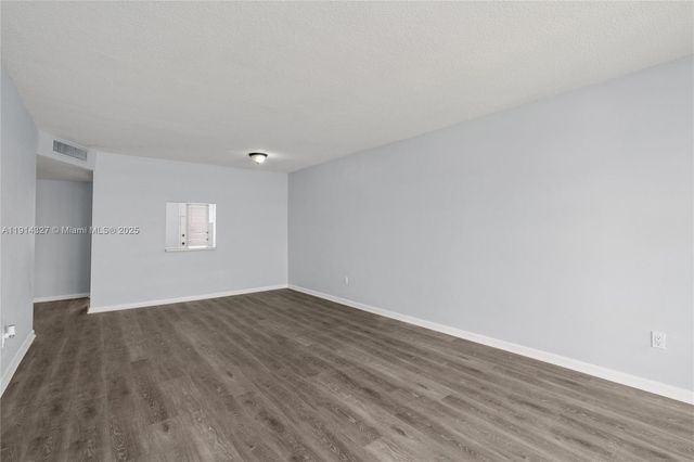 1300 NE 191st St A203, Miami, FL 33179