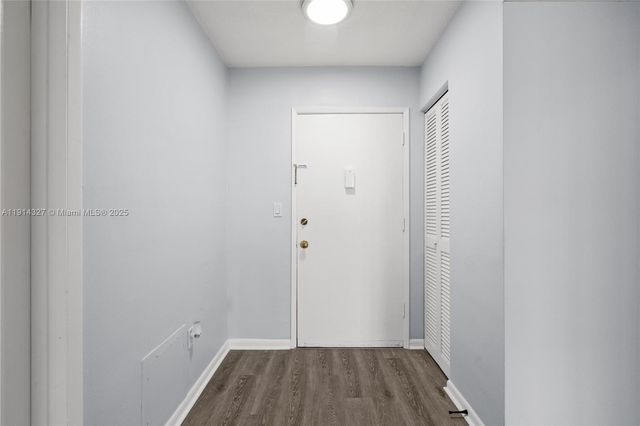 1300 NE 191st St A203, Miami, FL 33179