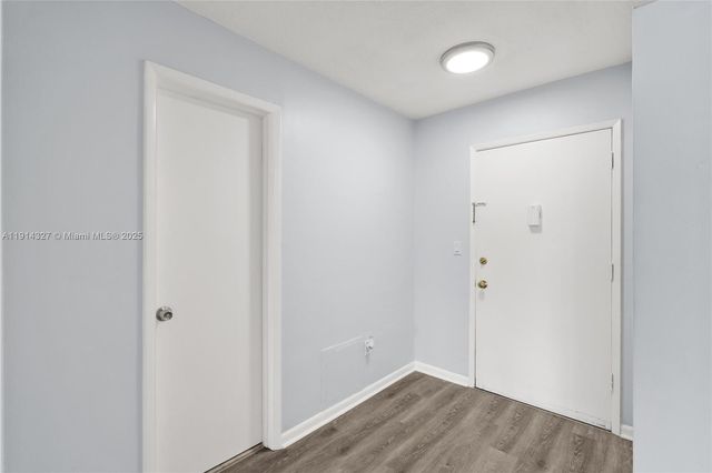 1300 NE 191st St A203, Miami, FL 33179