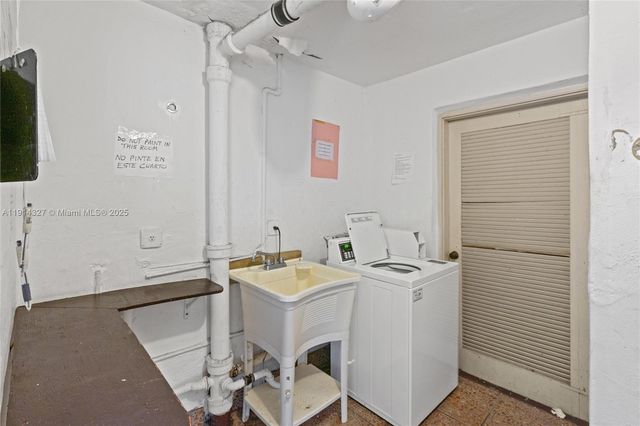 1300 NE 191st St A203, Miami, FL 33179