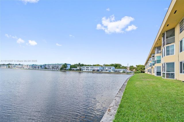 1300 NE 191st St A203, Miami, FL 33179