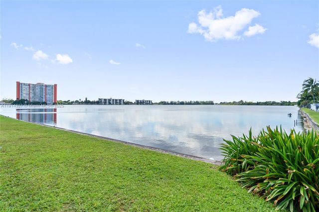 1300 NE 191st St A203, Miami, FL 33179