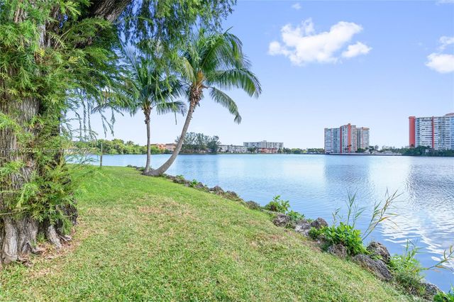 1300 NE 191st St A203, Miami, FL 33179