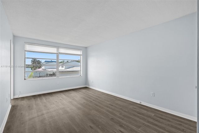 1300 NE 191st St A203, Miami, FL 33179