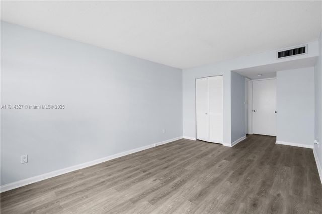 1300 NE 191st St A203, Miami, FL 33179