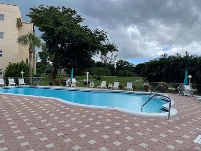 1020 Country Club Drive 406, Margate, FL 33063