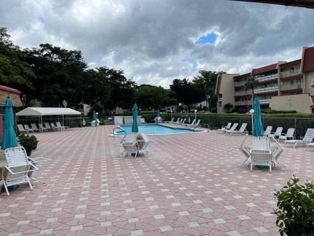 1020 Country Club Drive 406, Margate, FL 33063