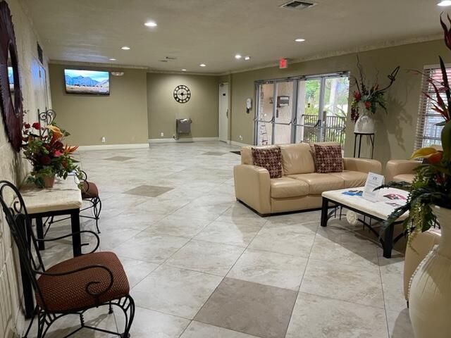 1020 Country Club Drive 406, Margate, FL 33063