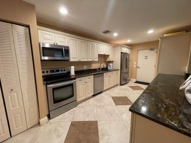 1020 Country Club Drive 406, Margate, FL 33063