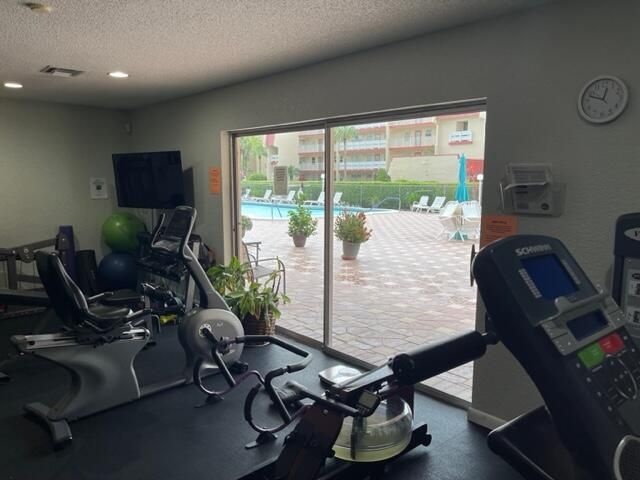 1020 Country Club Drive 406, Margate, FL 33063