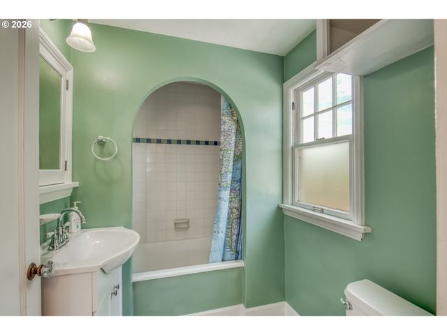 4315 Ne LAURELHURST Pl, Portland, OR 97213