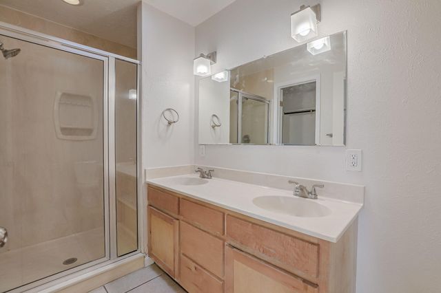 2905 Claremont Place NE, Albuquerque, NM 87110