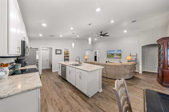 8992 SE 42ND COURT, Ocala, FL 34480