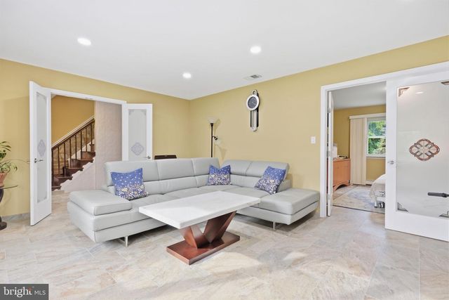201 CREEKWOOD DR, Feasterville Trevose, PA 19053