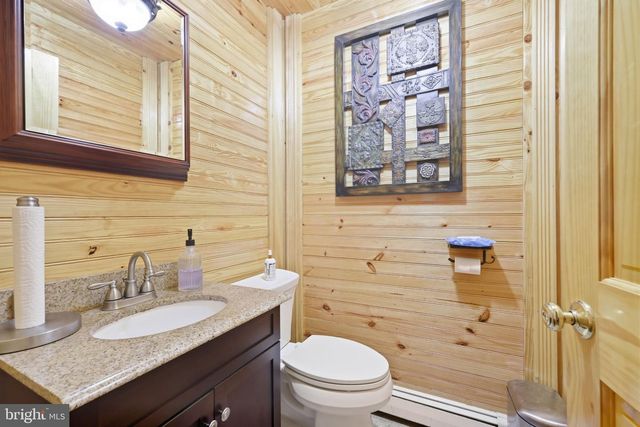201 CREEKWOOD DR, Feasterville Trevose, PA 19053