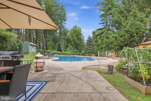 201 CREEKWOOD DR, Feasterville Trevose, PA 19053