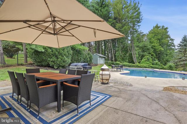 201 CREEKWOOD DR, Feasterville Trevose, PA 19053
