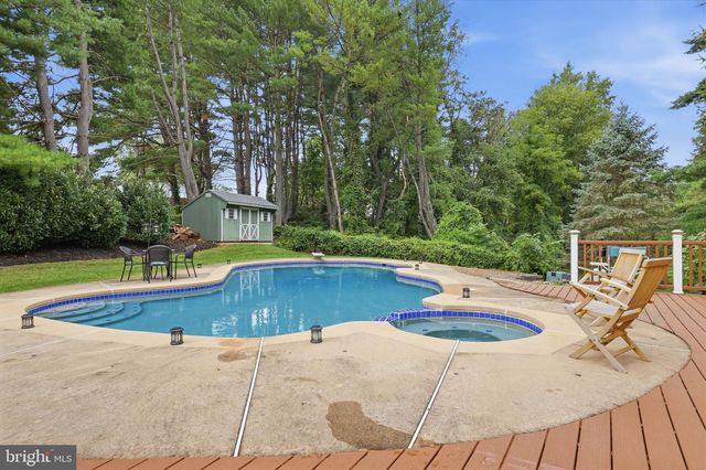 201 CREEKWOOD DR, Feasterville Trevose, PA 19053