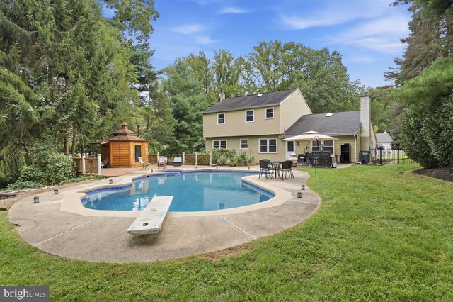 201 CREEKWOOD DR, Feasterville Trevose, PA 19053
