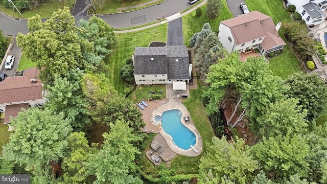 201 CREEKWOOD DR, Feasterville Trevose, PA 19053