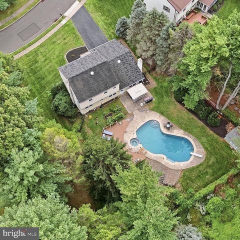 201 CREEKWOOD DR, Feasterville Trevose, PA 19053