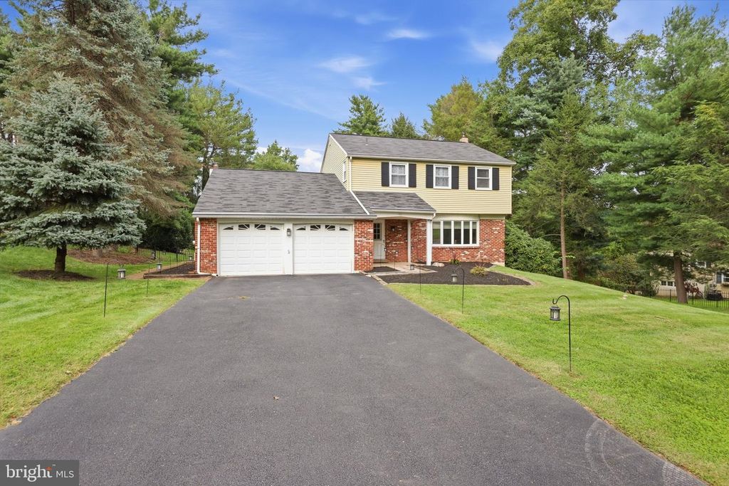 201 CREEKWOOD DR, Feasterville Trevose, PA 19053