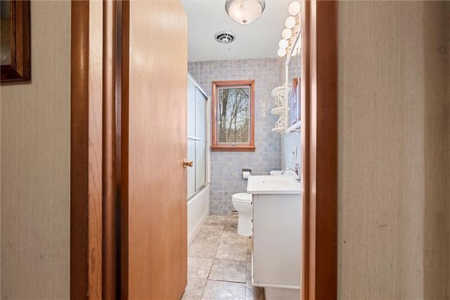 865 Wheatland Rd, Shenango Twp, PA 16159