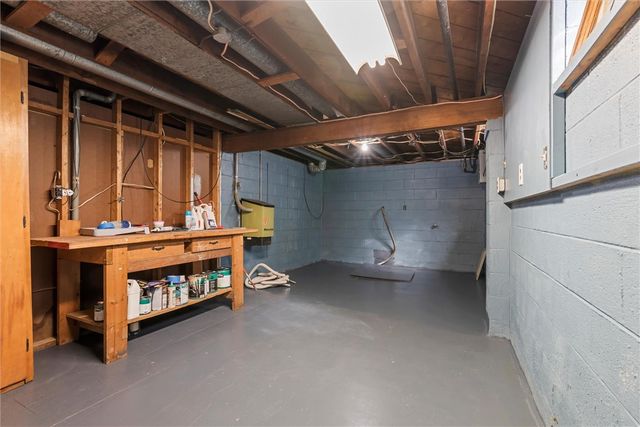 865 Wheatland Rd, Shenango Twp, PA 16159