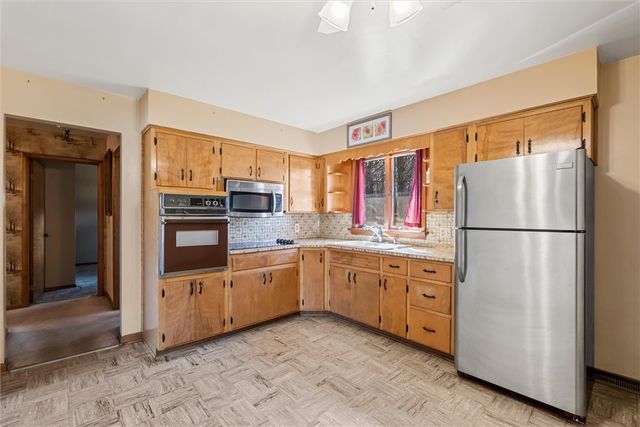 865 Wheatland Rd, Shenango Twp, PA 16159